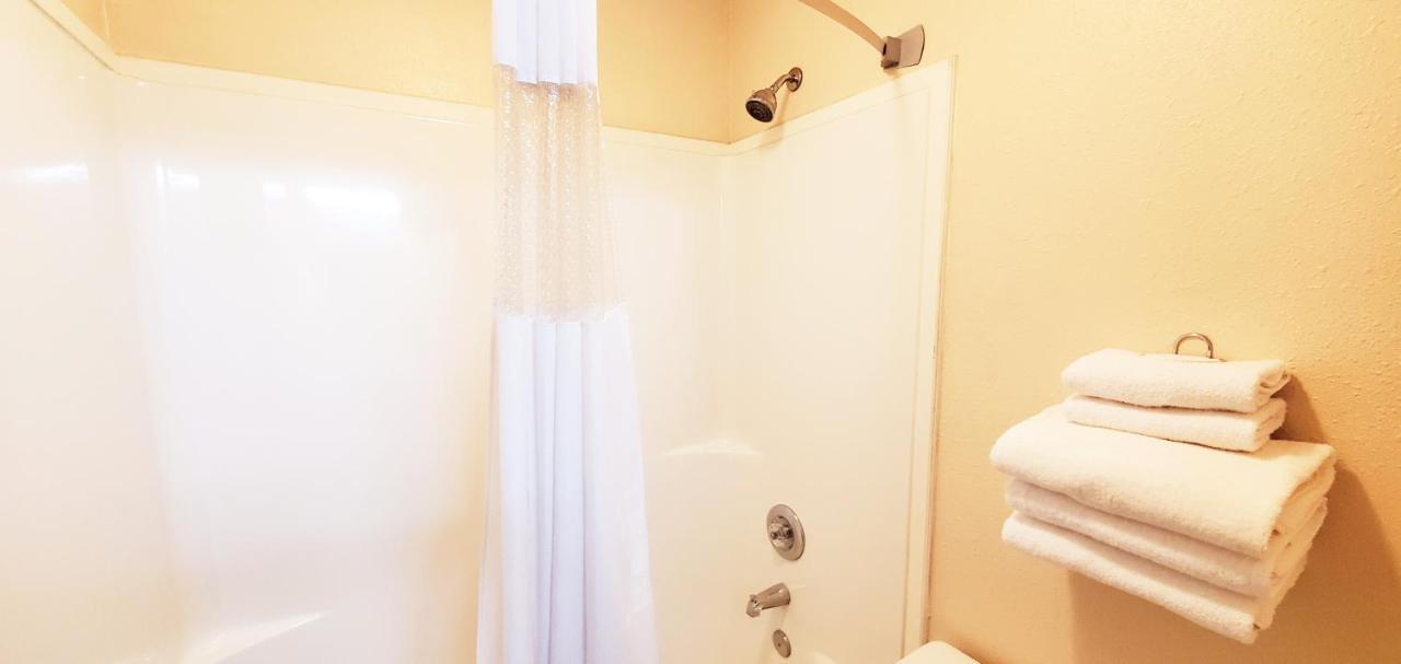 Westlake Inn Strathmore Εξωτερικό φωτογραφία
