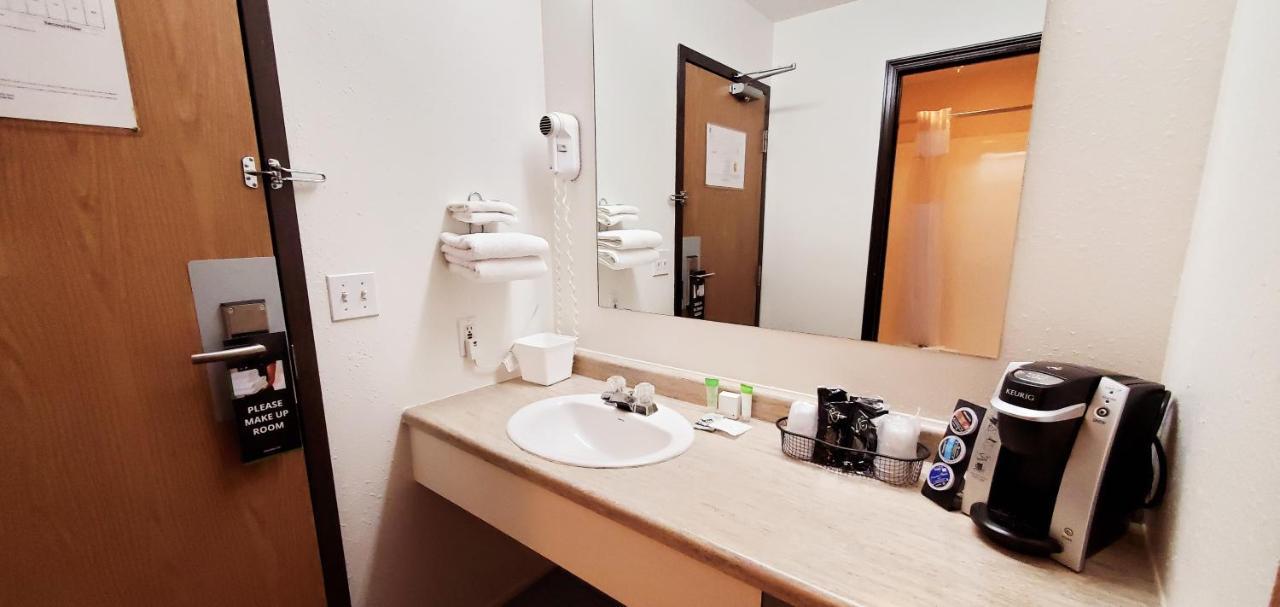 Westlake Inn Strathmore Εξωτερικό φωτογραφία
